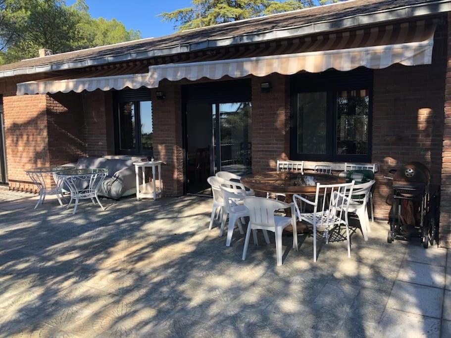 Villa Rana, Con Amplio Jardin, Barbacoa Y Piscina Valdemorillo Esterno foto